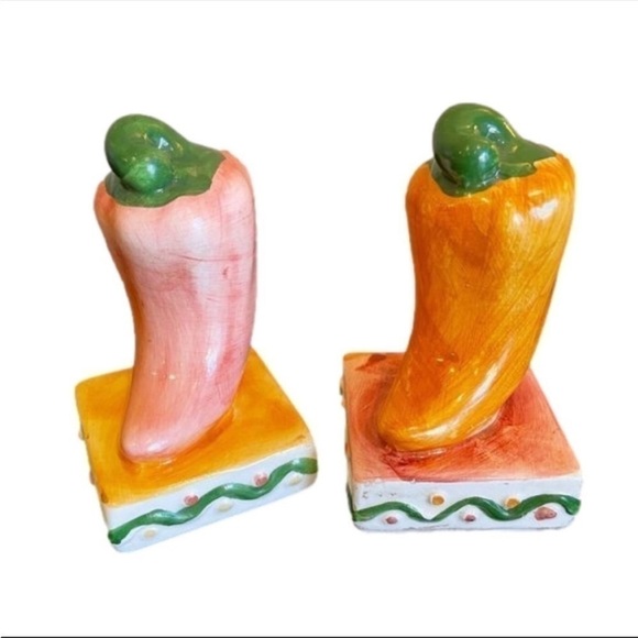 Bay Island Vintage Pepper Shaped Salt and Pepper Shaker - Picture 1 of 5